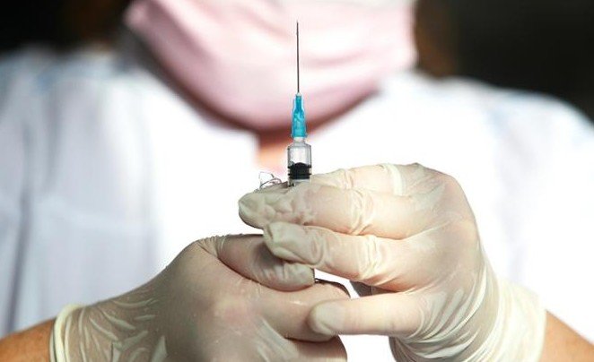 Хозяин Кремля готовится к ревакцинации. Не опасно ли это? Что говорят врачи - «Новости Медицины»