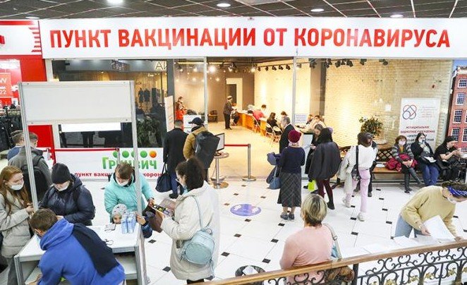 Как заставить россиян вакцинироваться: принудительно или за деньги? - «Новости Медицины»