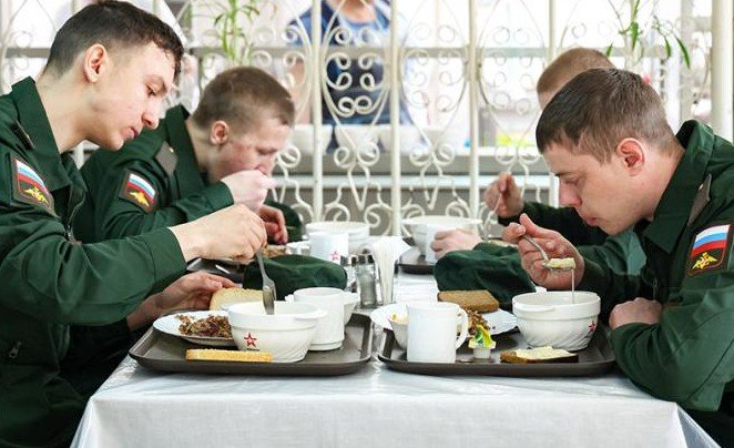Чай, кофе, повоюем: что дают на завтрак в армии и подойдет ли солдатское меню гражданским - «Новости Медицины»