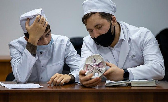 Причуды высшего образования: В медвуз — охотно, а вот врачом-специалистом становиться — дураков нет - «Новости Медицины»