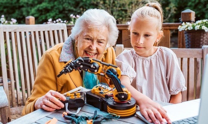 Любопытство с возрастом не исчезает, а меняет форму - «Новости Медицины»