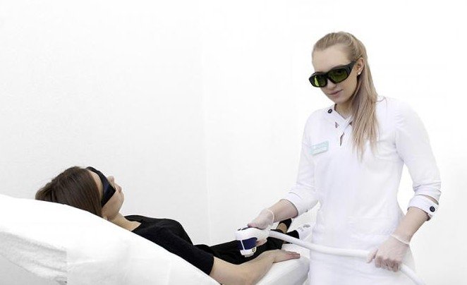 Можно ли делать лазерную эпиляцию летом? - «Новости Медицины»